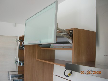 dvierka s výklopom AVENTOS HL